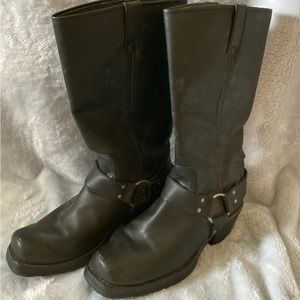 Arizona, size 9 black riding boot. Slight wear